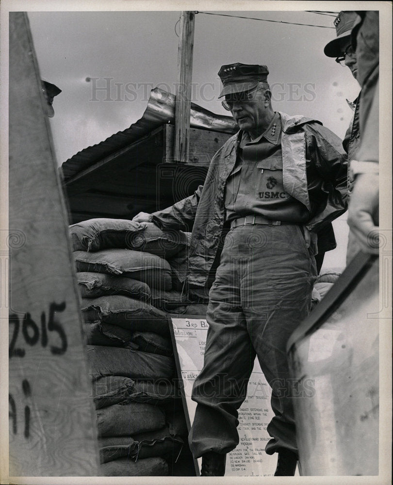 1968 Press Photo General Chapman Survey Positions - Historic Images