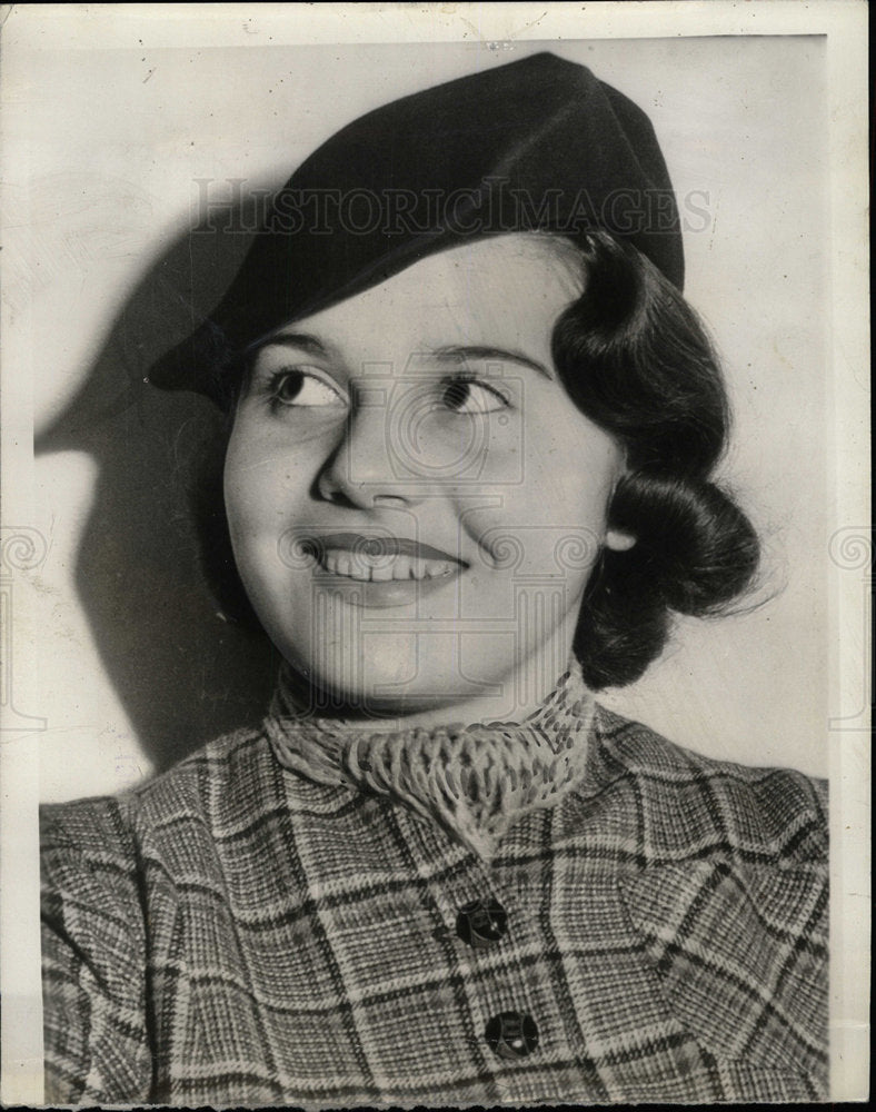 1937 Press Photo Olympe Bradna Actress - Historic Images