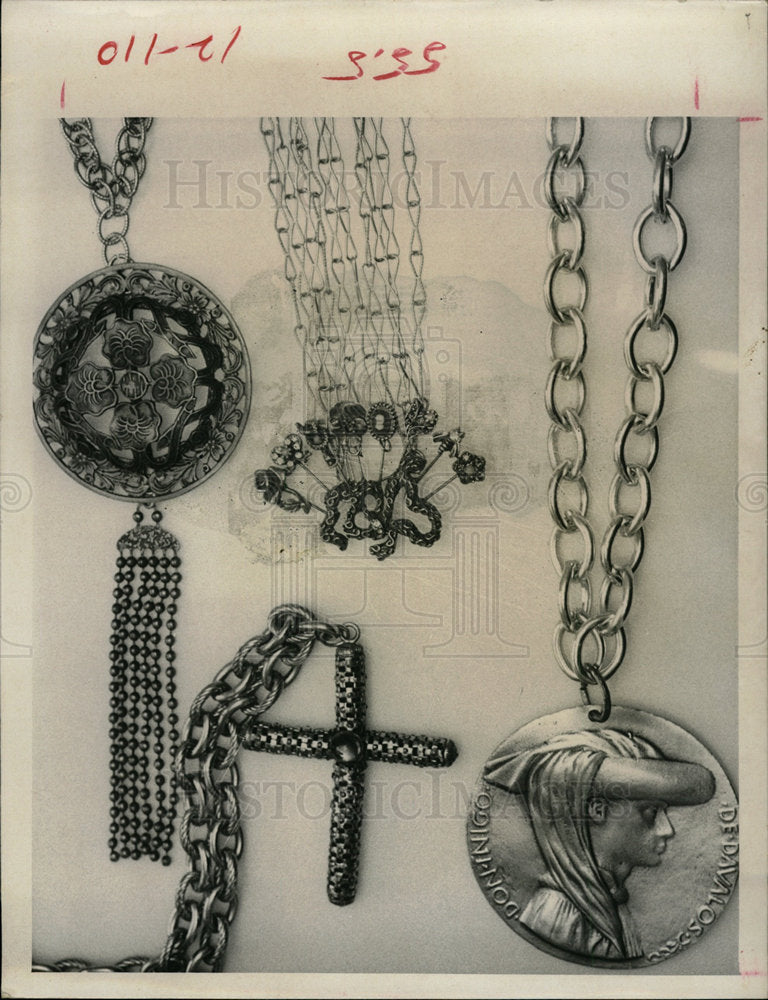 1968 Press Photo Jewelries Necklace Pendants - Historic Images