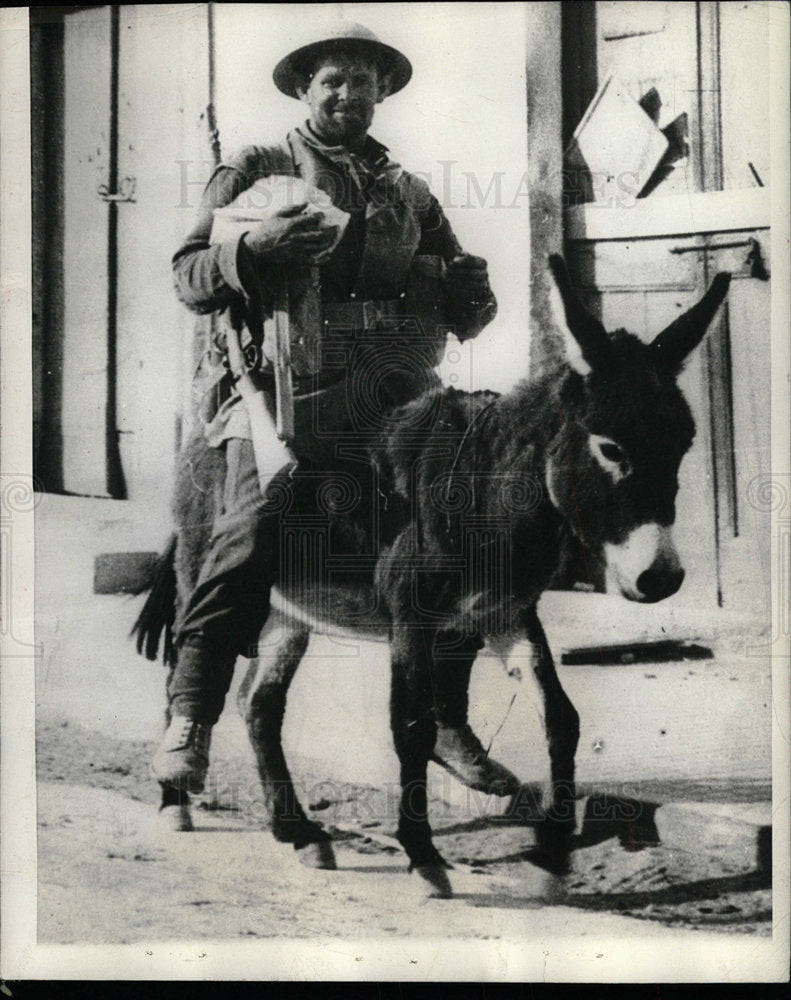 1942 Press Photo A British Tommy Astride A Donkey - Historic Images