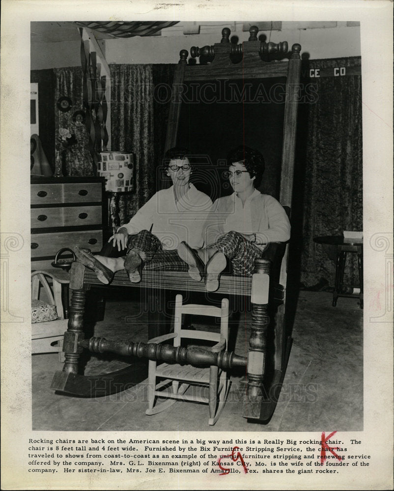 1962 Press Photo Really Big Rocking Chair - Historic Images