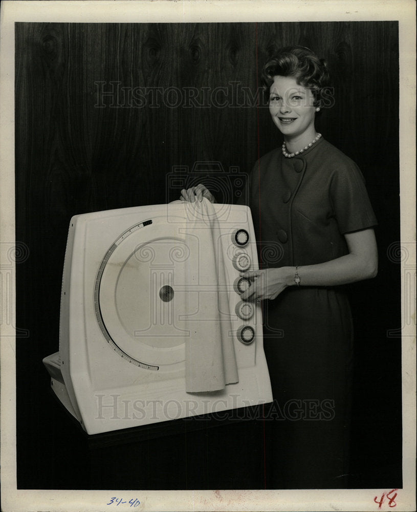 Press photo Model with a machine - Historic Images