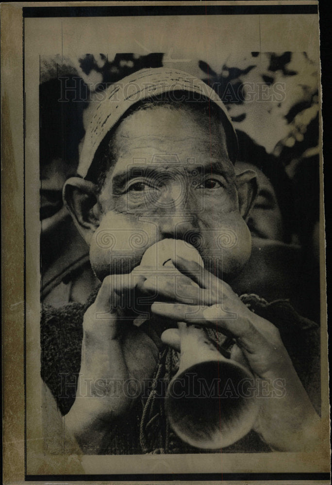 1975 Press Photo Moroccan Flutist - Historic Images