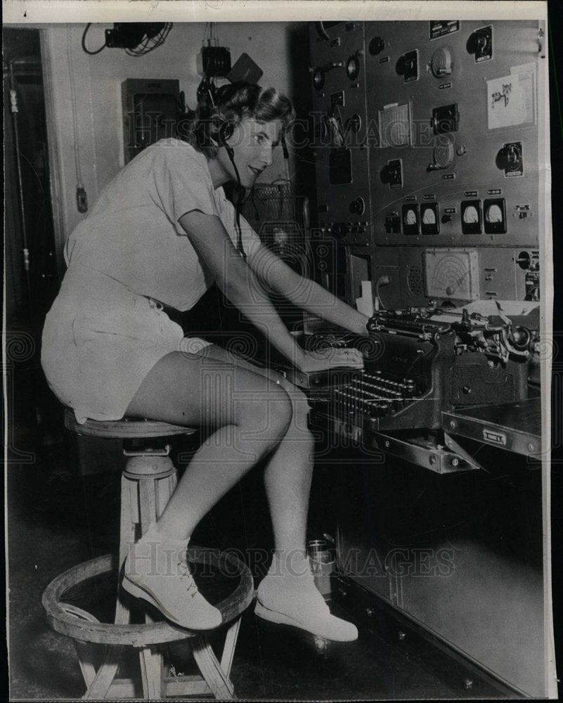 1950 Press Photo Billie (Sparky) Adels radio operator - Historic Images