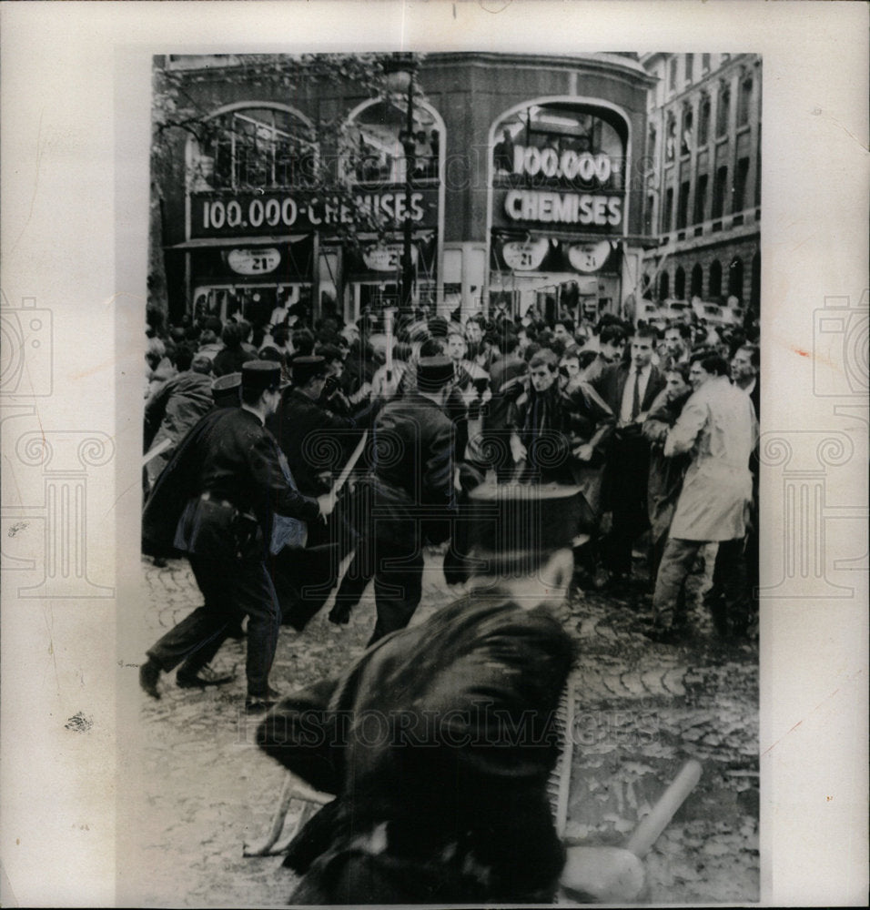 1963 Press Photo Paris&#39;s Latin Quarter in Protest - Historic Images