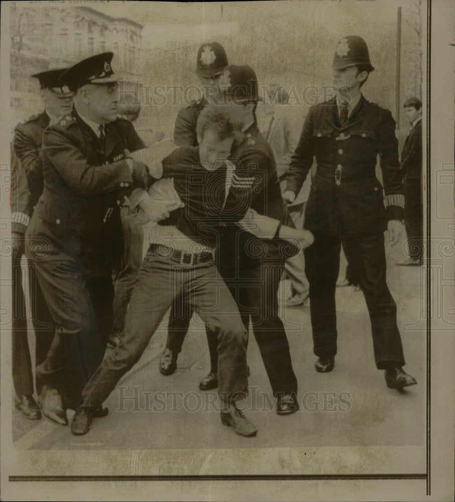 1968 Press Photo Great Britain Riots and Demonstrations - Historic Images