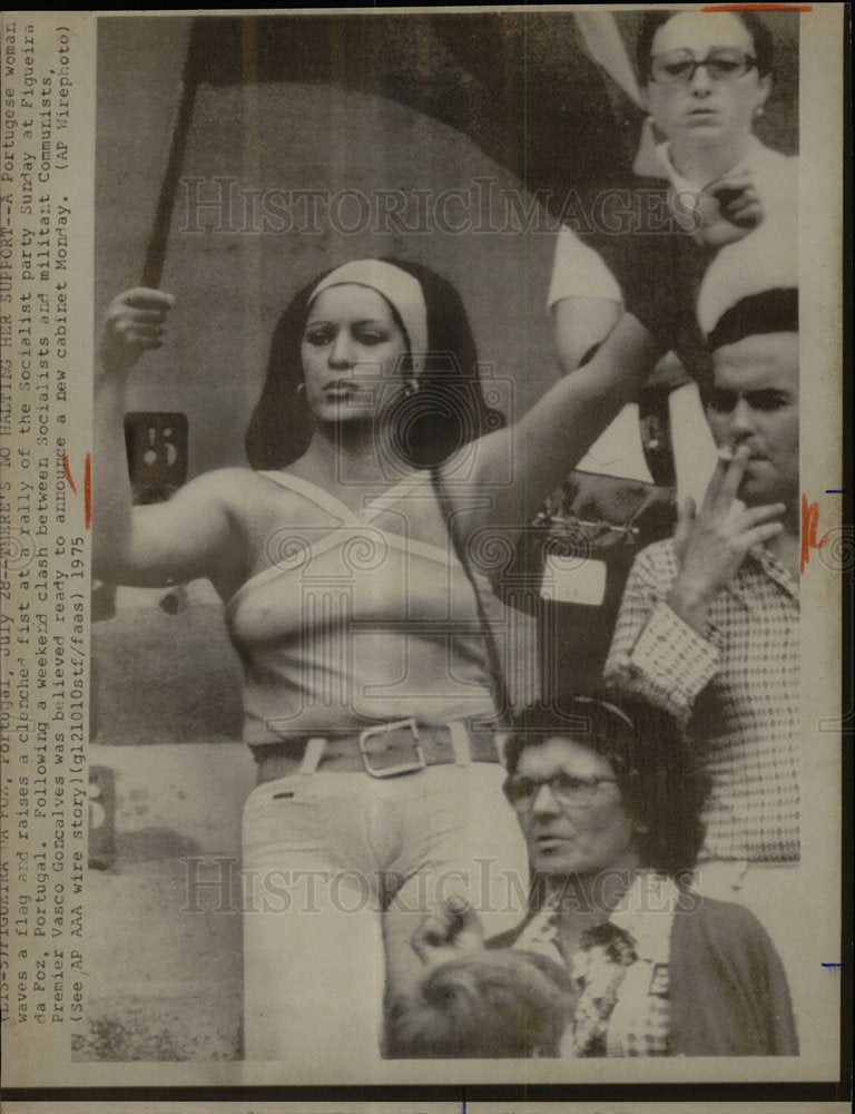 1975 Press Photo Portugal Demonstration Socialist Rally - Historic Images