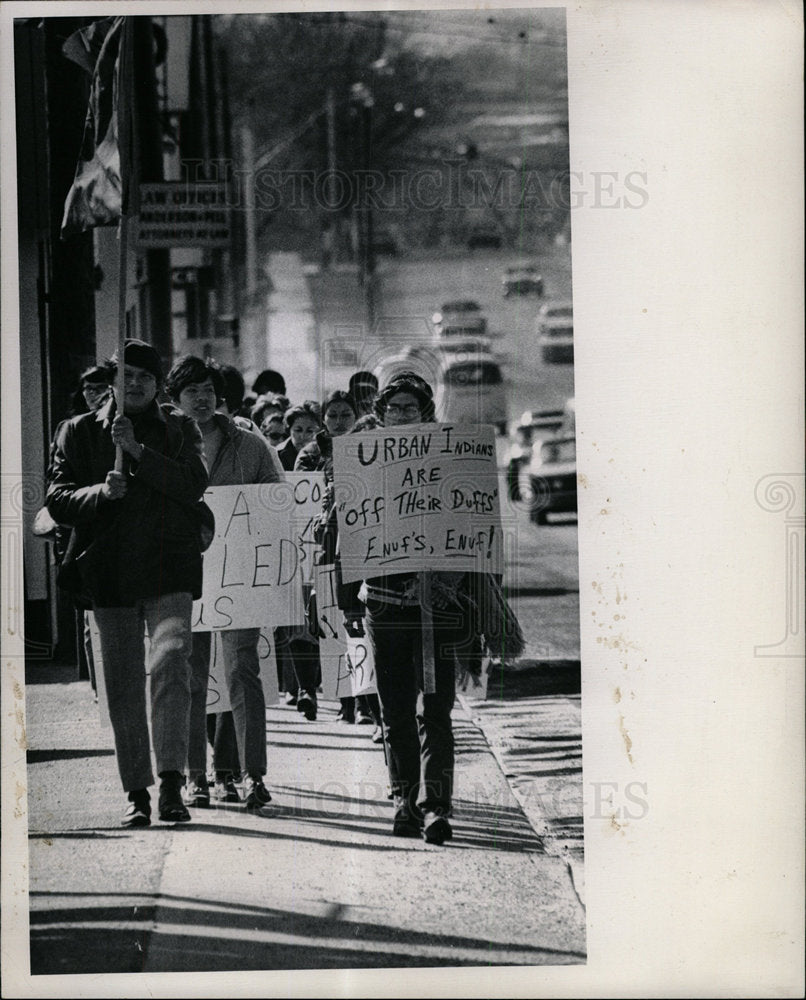 1970 Press Photo Indians Demonstrators Denver Colorado - Historic Images