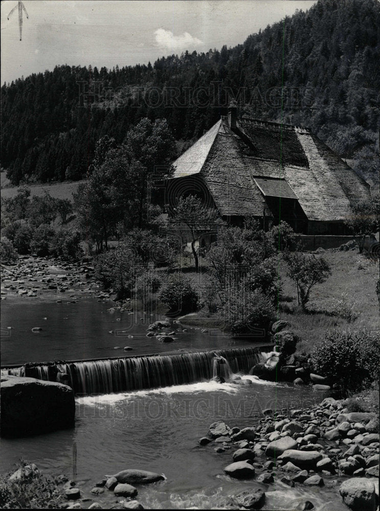 1952 Press Photo Hill Side Farm Black Forest Germany - Historic Images