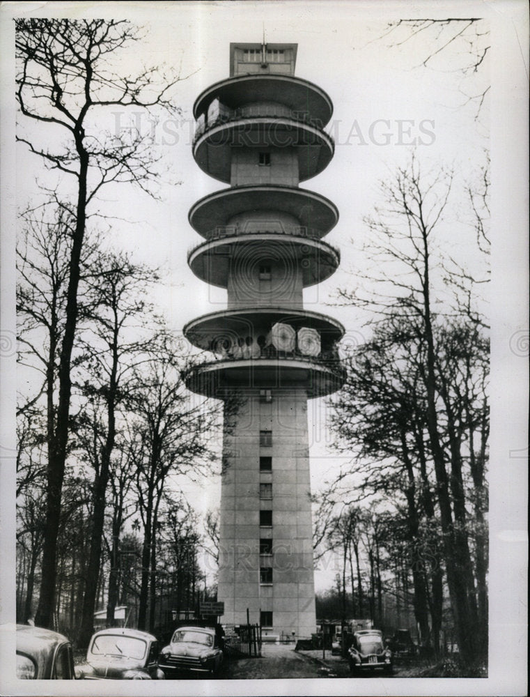 1955 Press Photo Top Transmission platform-ringed Paris - Historic Images