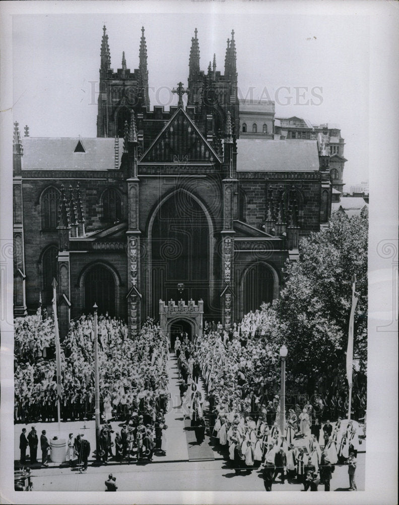 1954 Press Photo Royal Couple Leave Sydney Cathedral - Historic Images