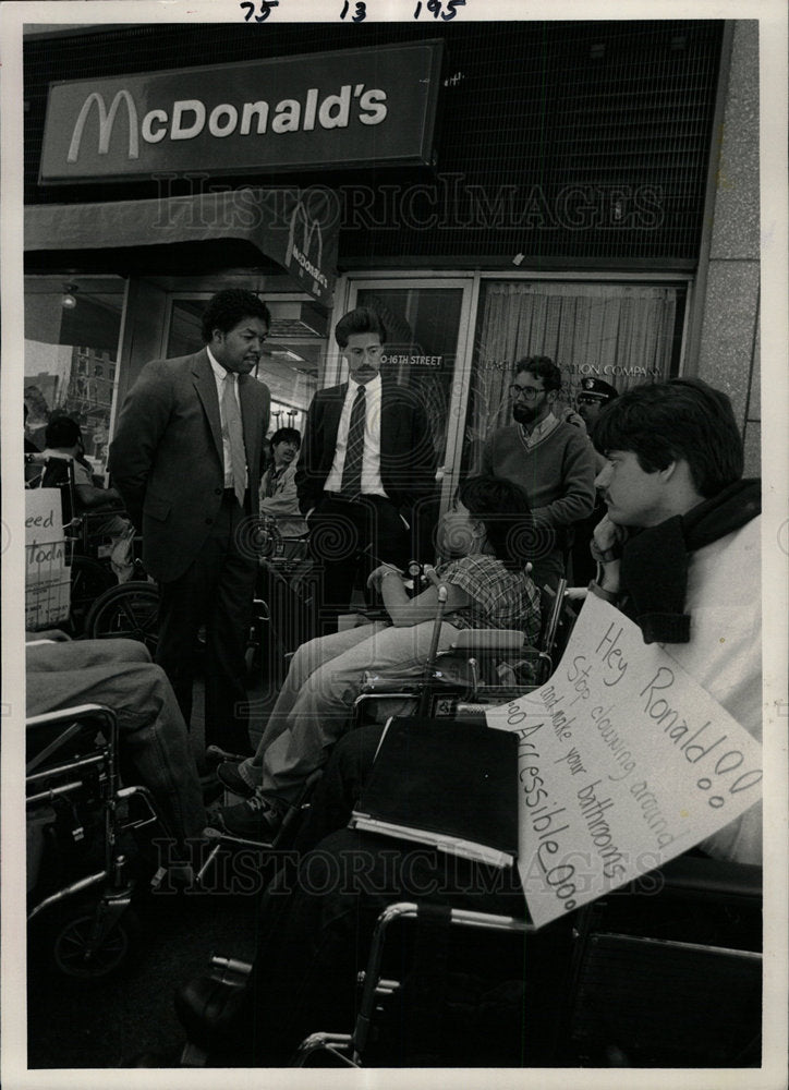 1984 Press Photo Mc Donalds Protest - Historic Images