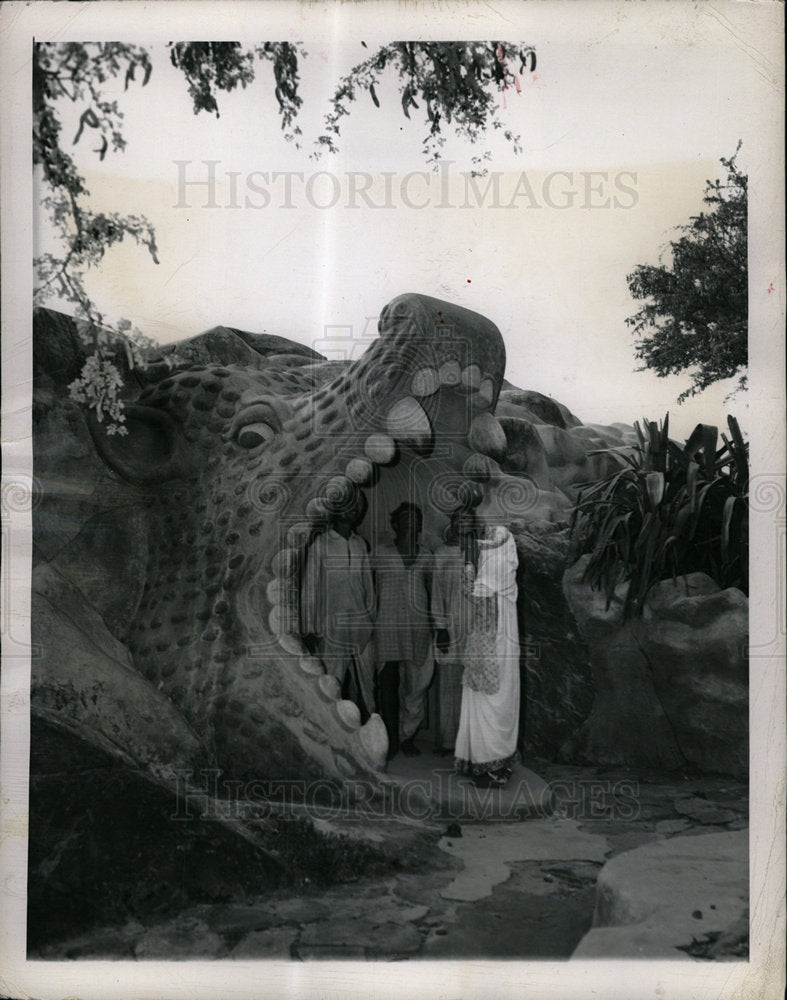 1946 Press Photo New Delhi Birla Temple caves Jains - Historic Images