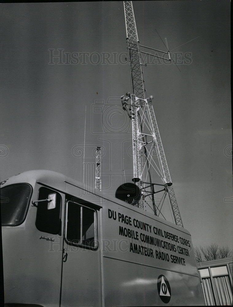 1958 Press Photo Thomas Korn Antenna Specialist Tower - Historic Images