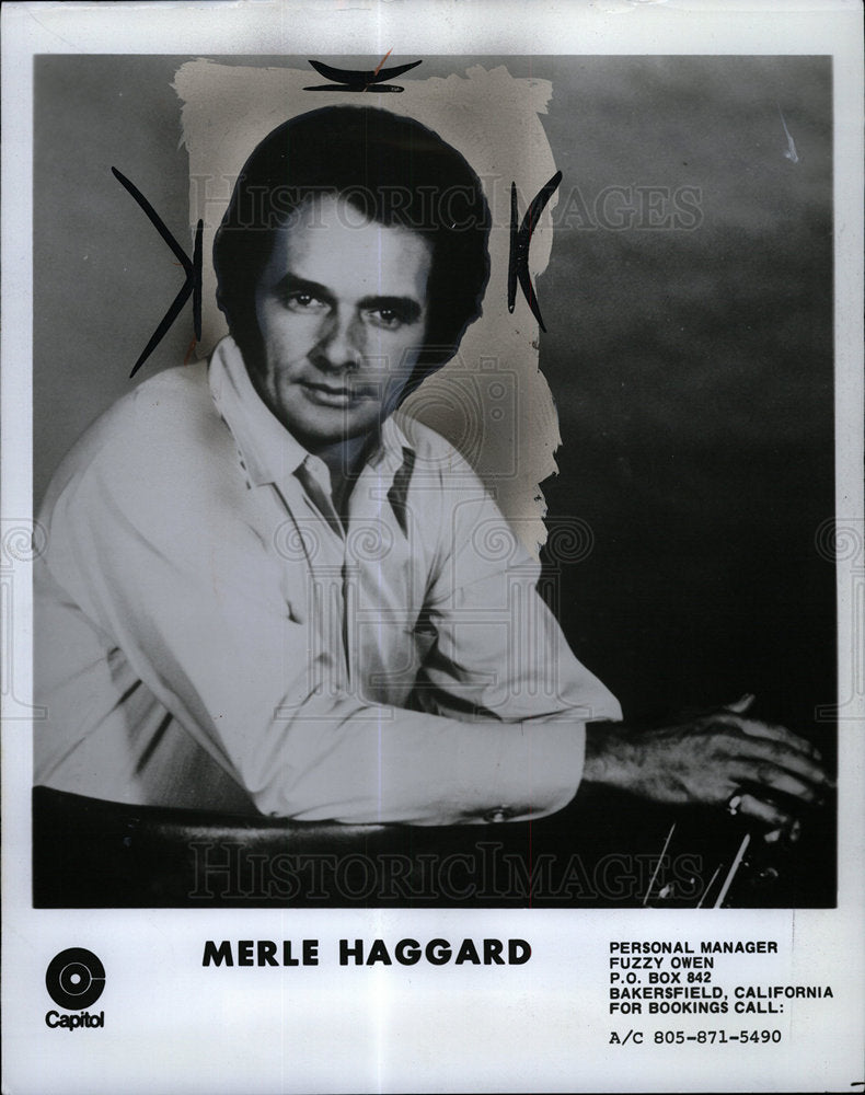 1975 Press Photo Merle Haggard Singer Guitarist Fiddler - Historic Images