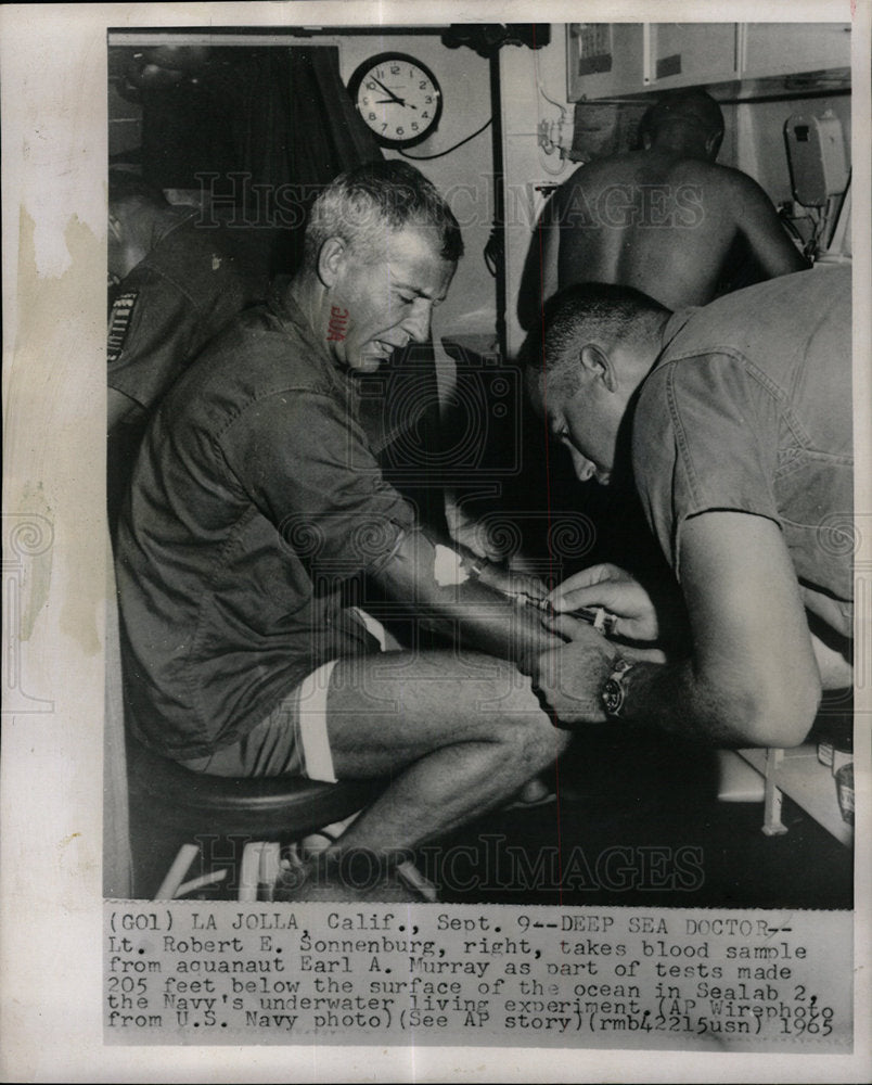 1965 Press Photo Lt Robert Sonnenburg Earl Murray Sea - Historic Images