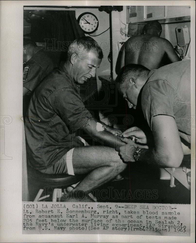 1965 Press Photo Robert Sonnenburg Earl Murray Navy - Historic Images