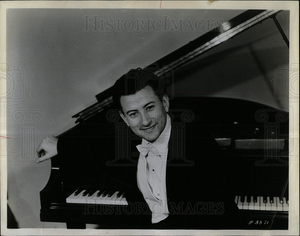 1973 Press Photo David Barallan Pianist - Historic Images