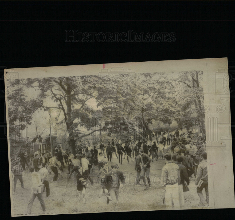 1969 Press Photo Student Clash City College New York - Historic Images