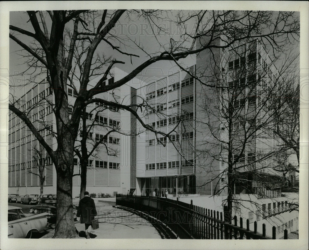 1964 Press Photo Davis Stein man Hall City College Land - Historic Images