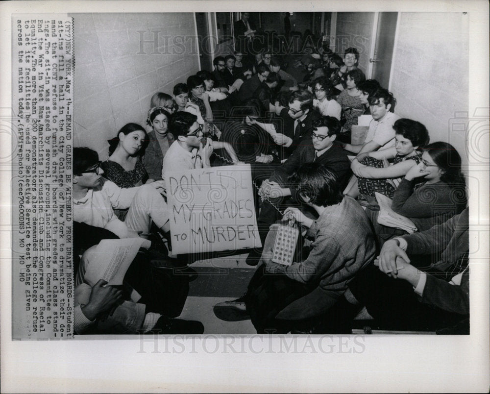 Press Photo Demand Grades witheld Draft Boards CCNY - Historic Images