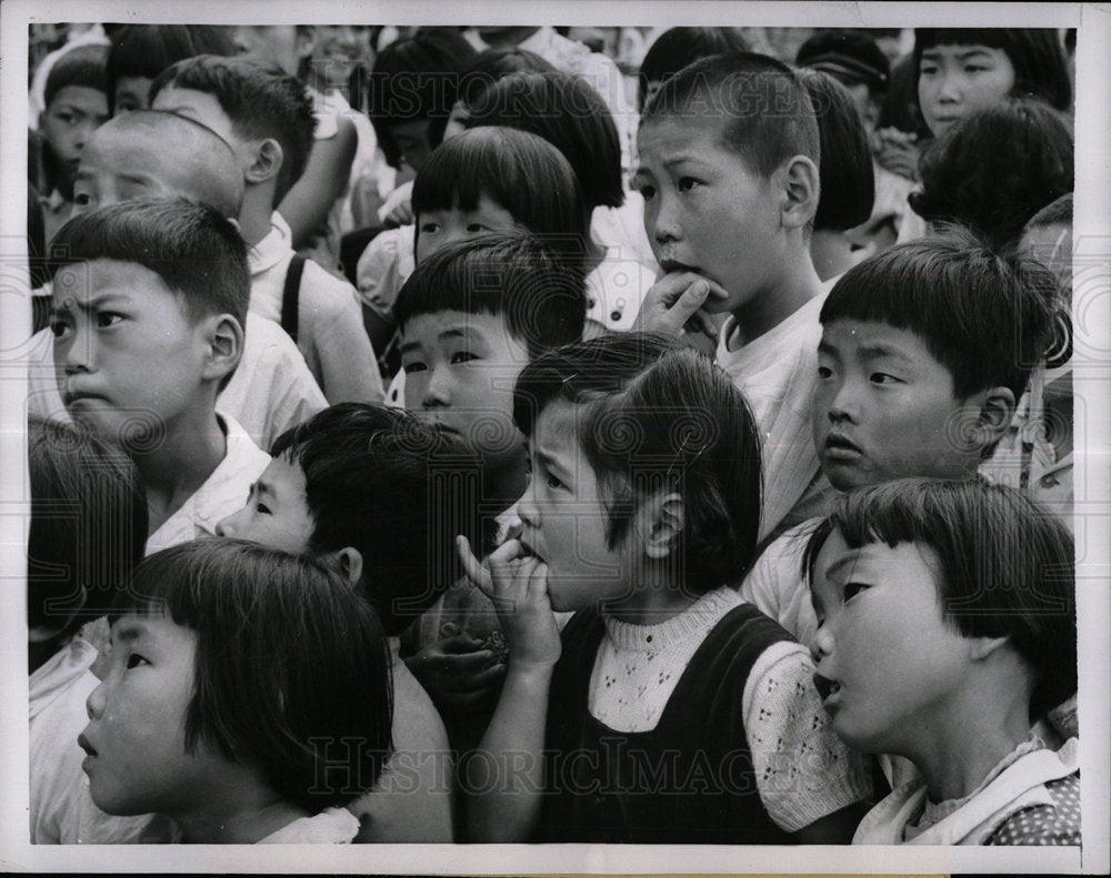 1957 Press Photo People Children Exposition Japan - Historic Images