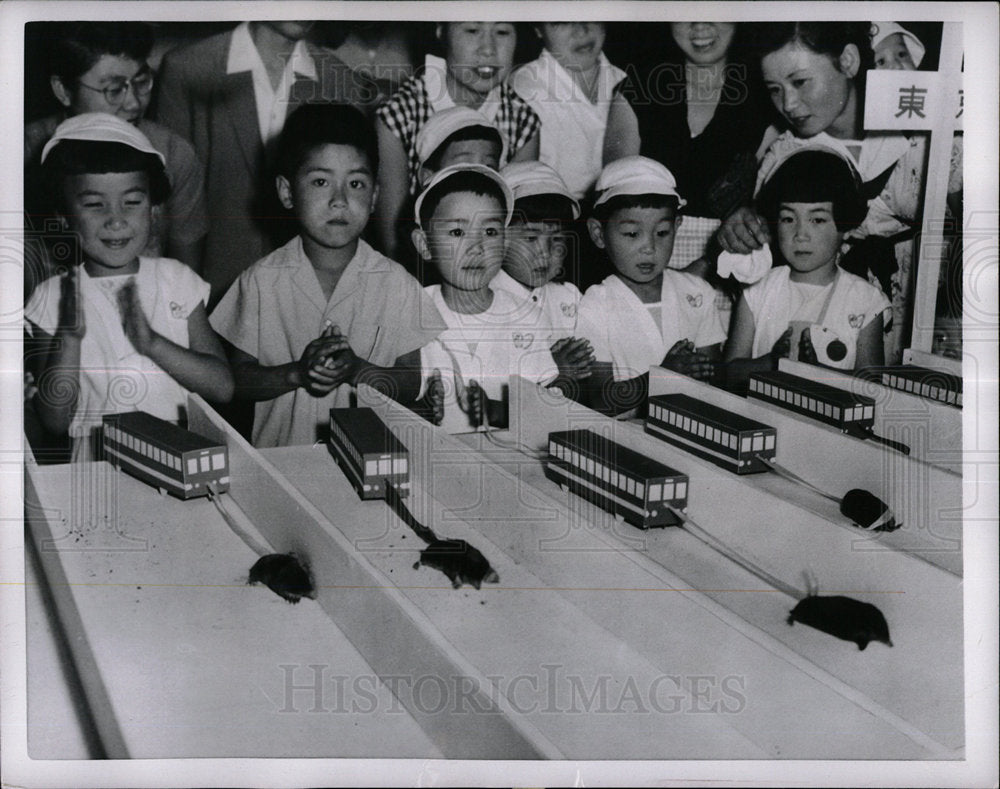 1956 Press Photo Mole Train Tokyo Coach Goal Favorite - Historic Images