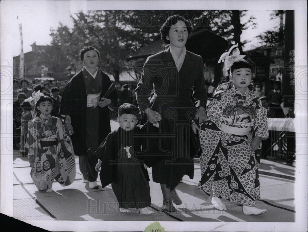 1955 Press Photo Japanese Children People - Historic Images