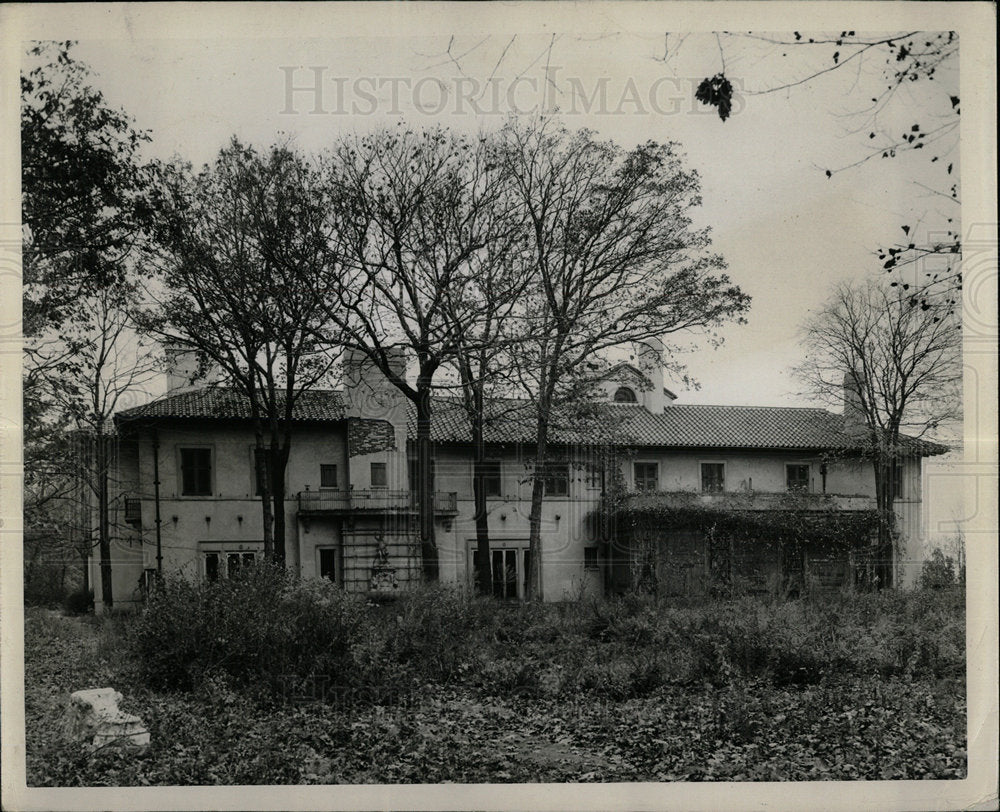 Press Photo Garden South side house falling Chimney - Historic Images