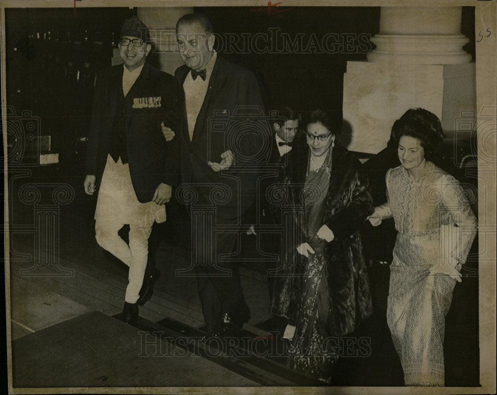 1967 Press Photo Johnson Escorts Nepal king Mahendra - Historic Images