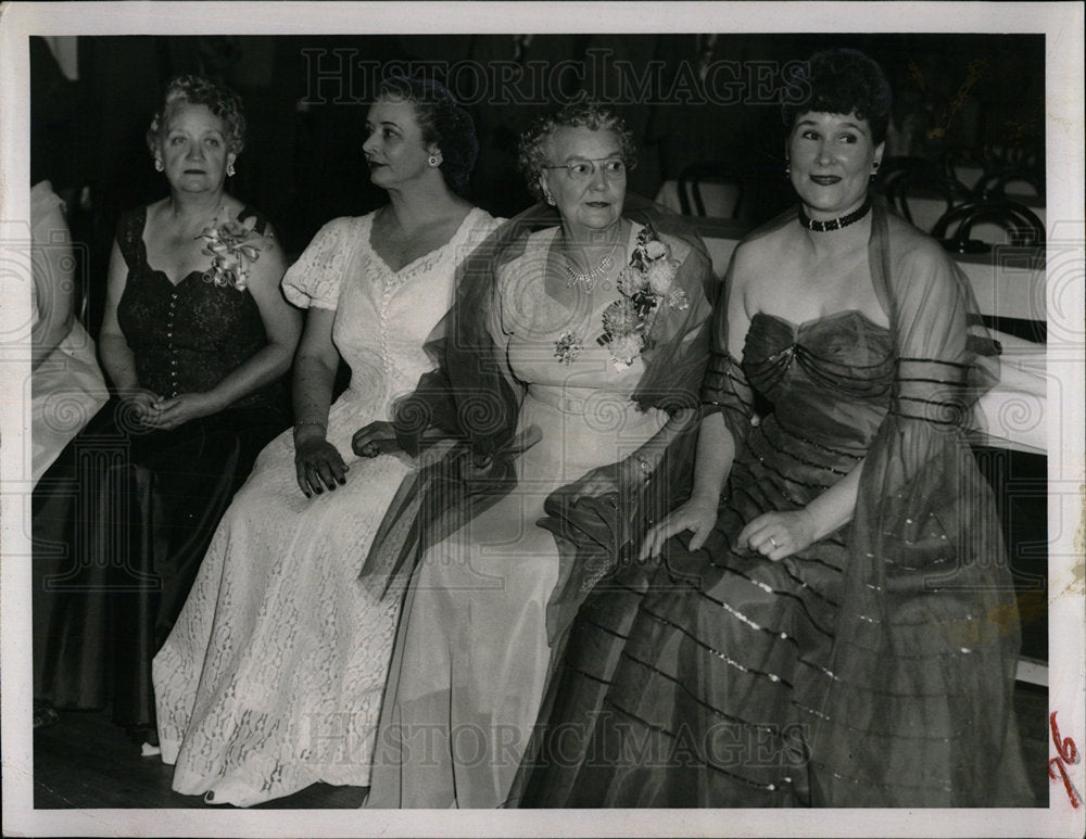 1952 Press Photo Mrs Candidates Maryland Casualty Co - Historic Images