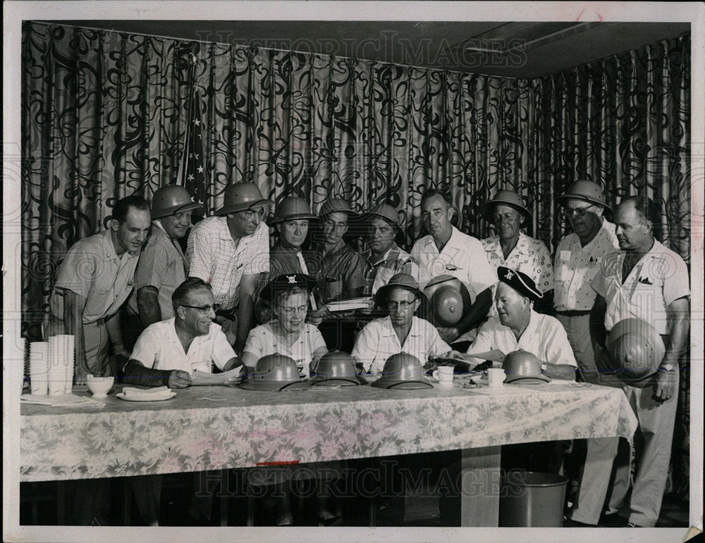 1957 Press Photo Florida Fun time Committee Frank Hunt - Historic Images