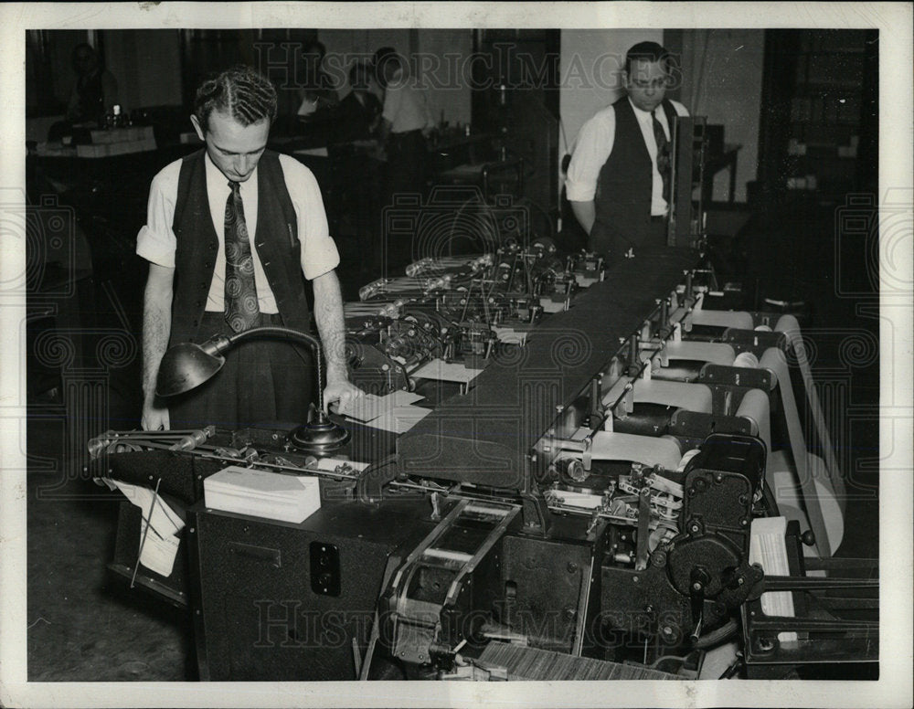 1939 Press Photo Social Security Board Stamping Machine - Historic Images