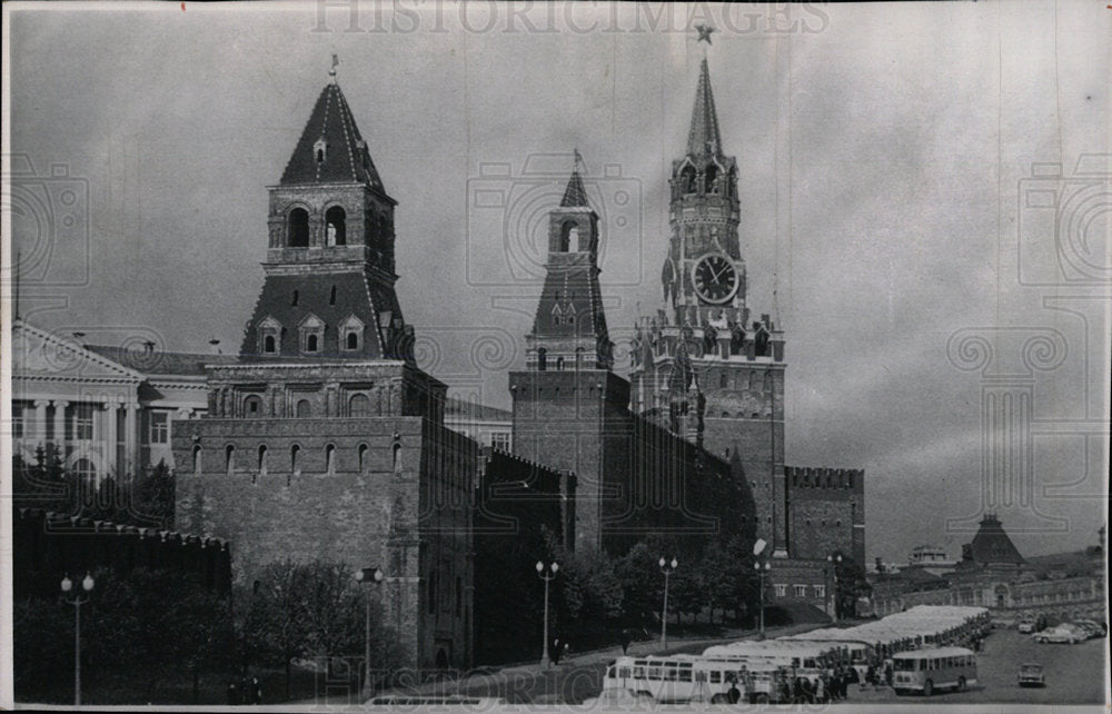 1963 Press Photo Tourist Buses Kremlin Moscow Russian - Historic Images