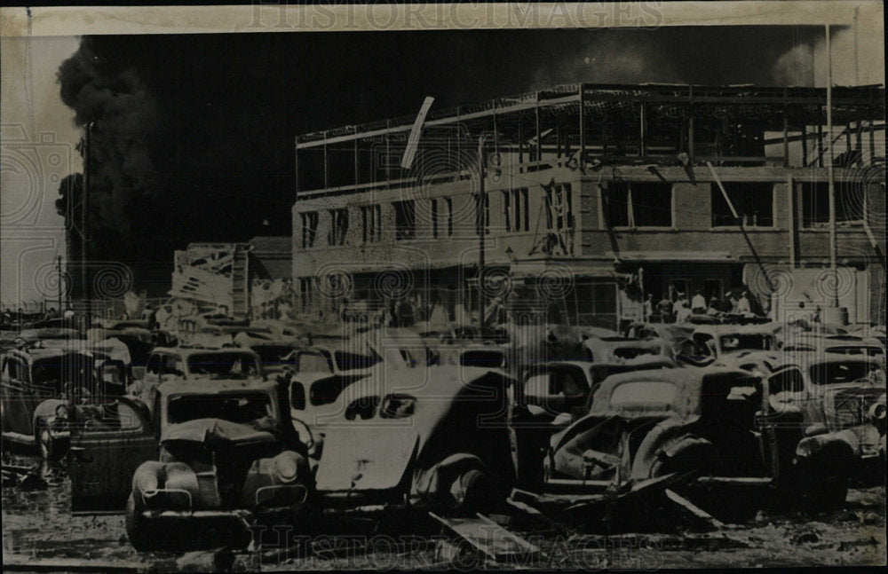 1947 Press Photo Texas City Disaster building vehicles - Historic Images