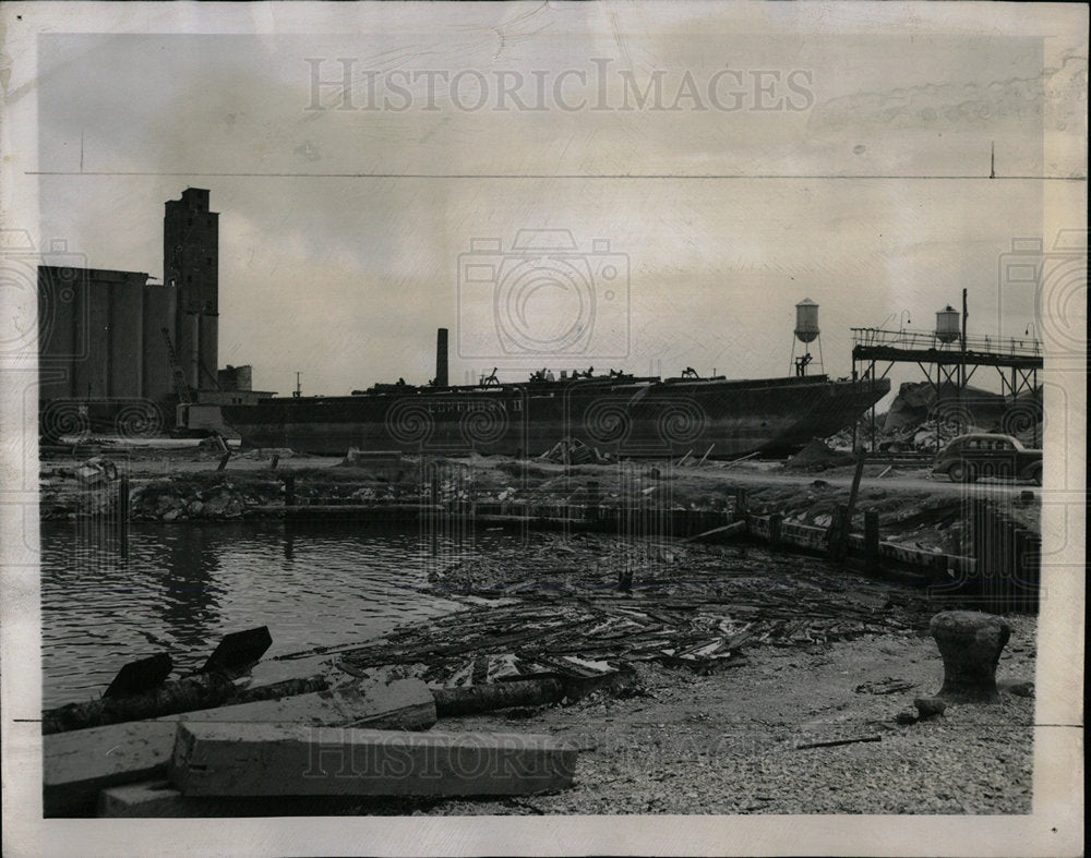 1947 Press Photo Oil berg Texas City Harbor Tosse Shore - Historic Images