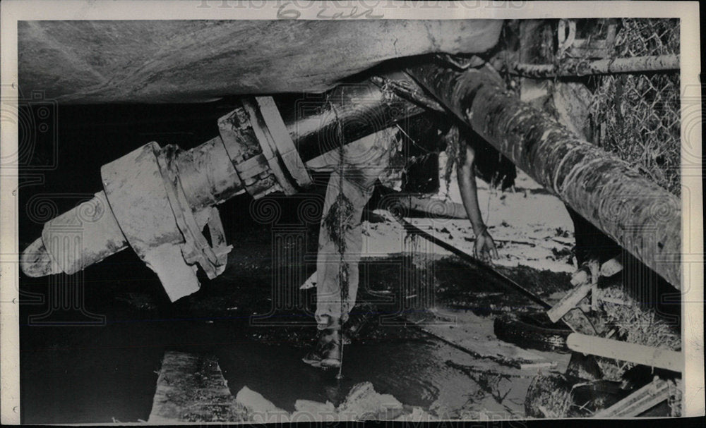 Press Photo Unidentified Victim wreckageTexas City Body - Historic Images