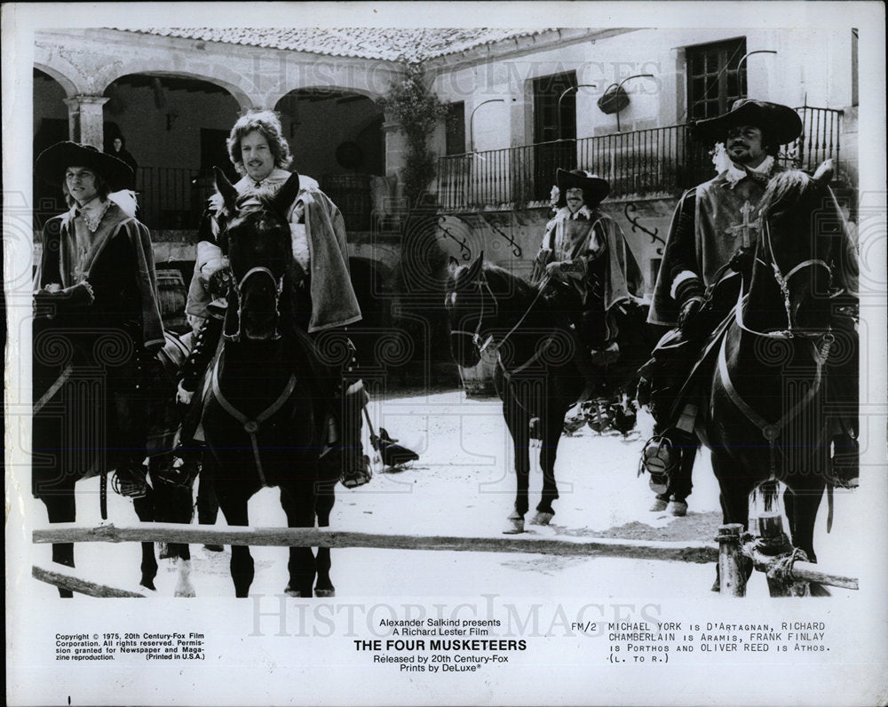 1975 Press Photo Michael York Richard Chamberlain Reed - Historic Images