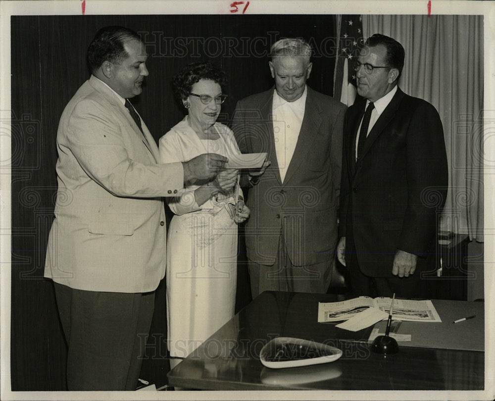 Press Photto Mrs Thomas Moore Parade Home Gulf Port - Historic Images