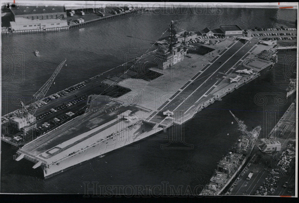 1981 Press Photo Aircraft Carrier Constellation - Historic Images