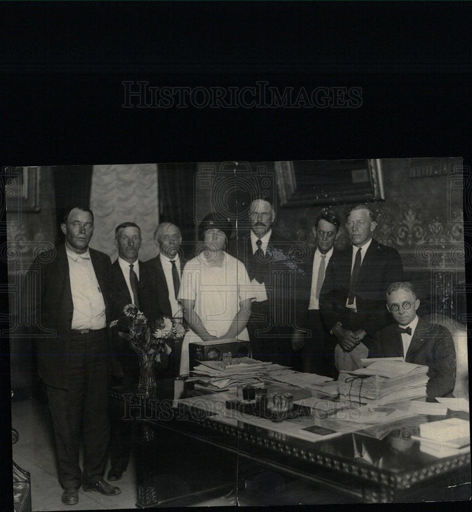 1925 Press Photo Jurors Plead For Convicted Woman - Historic Images