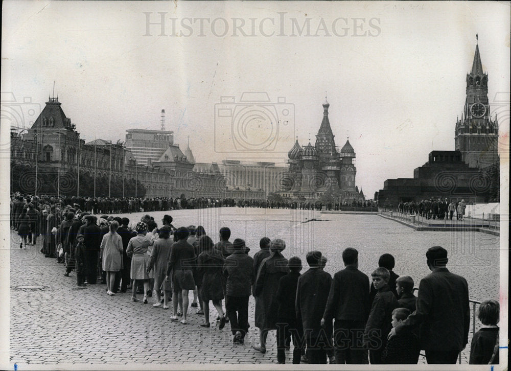 1969 Press Photo Line Lenin&#39;s Tomb Moscow Red Square - Historic Images