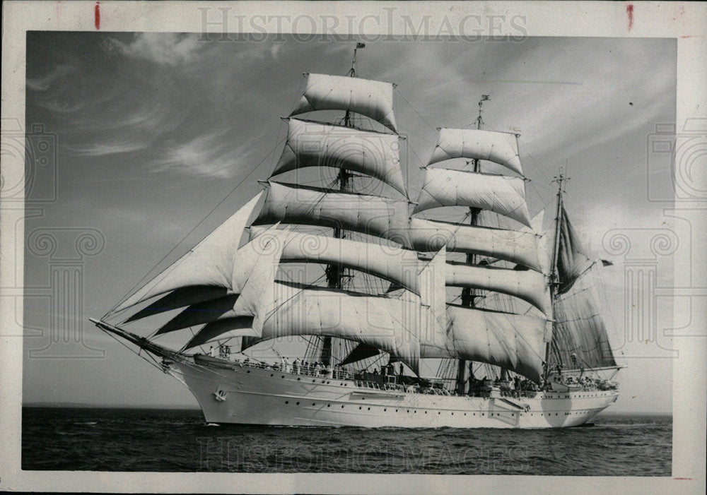 1960 Press Photo Cutter Eagle Barque Cadets Train - Historic Images