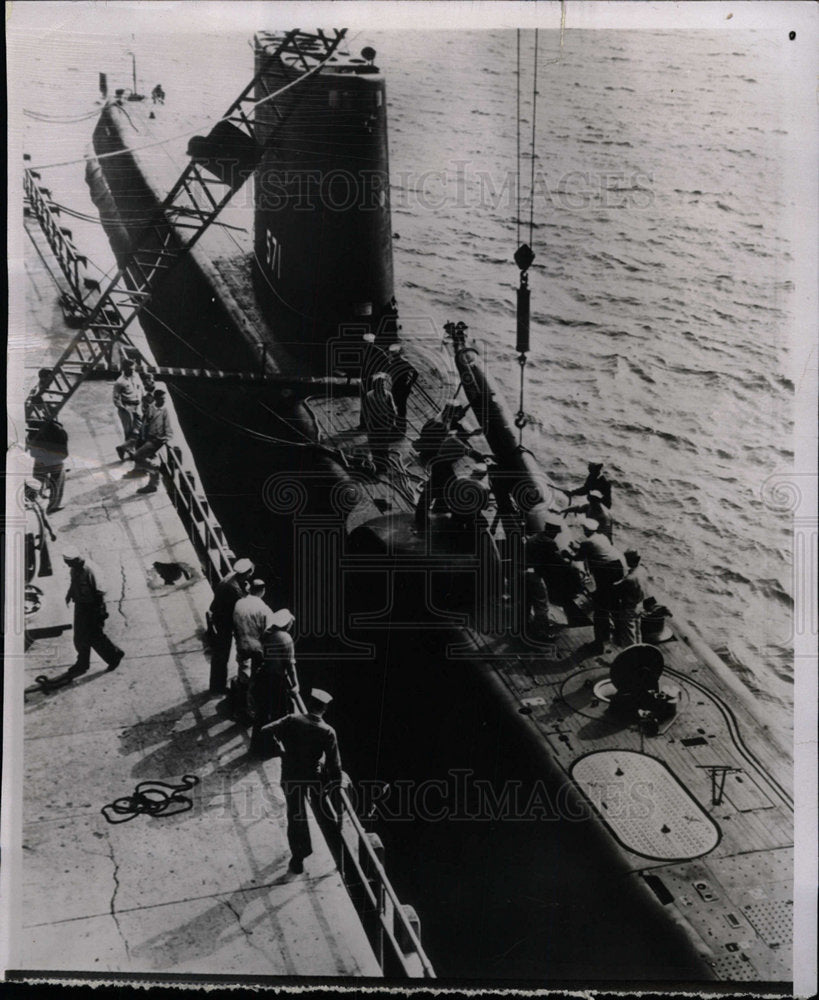 1956 Press Photo Automic Submarine USS Nautilus Crew - Historic Images