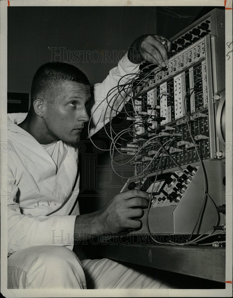 1963 Press Photo  Jeffrey Wilson works computer - Historic Images