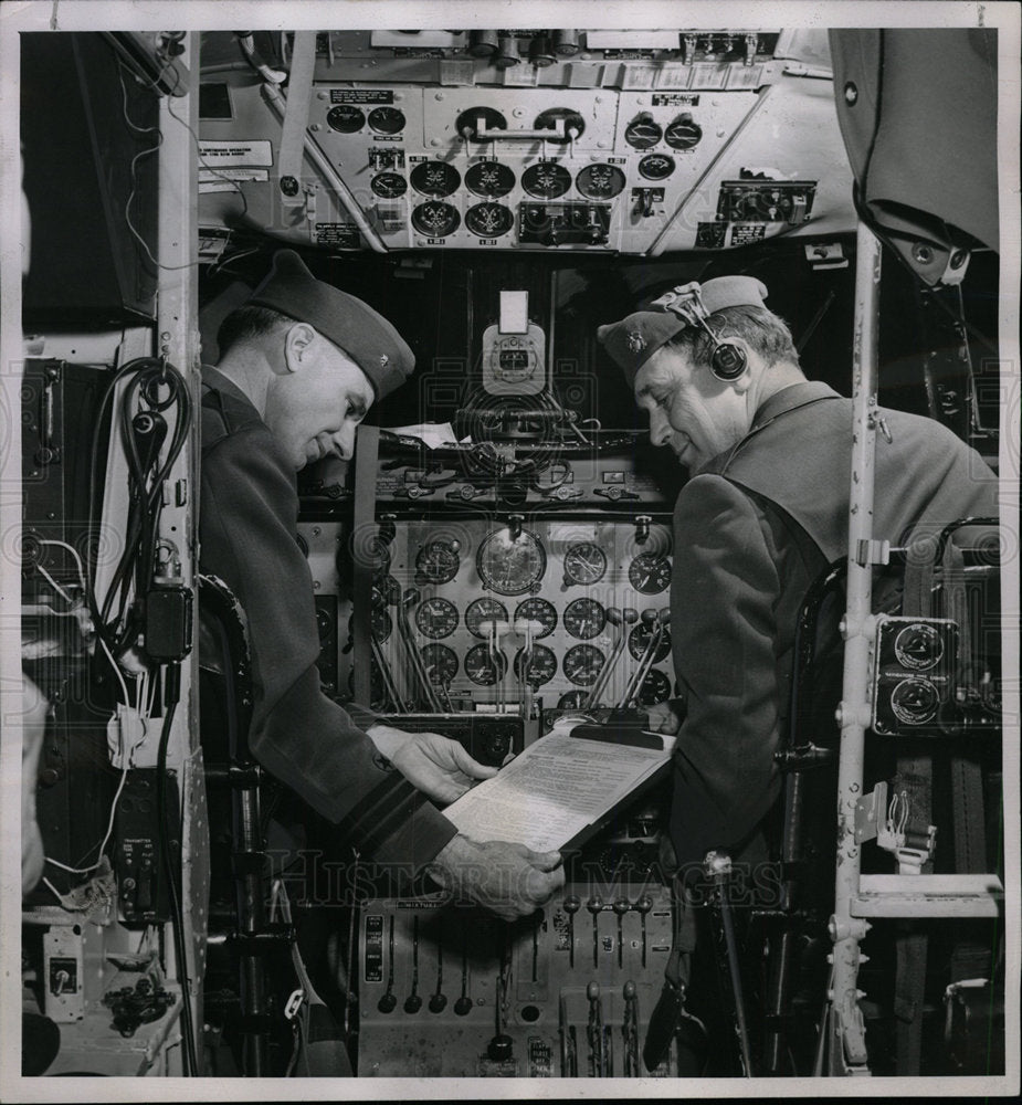 1955 Press Photo CMDR Arthur Ashworth  H.A. Christensen - Historic Images