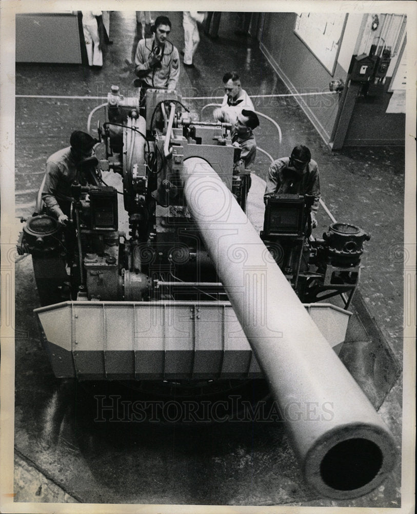 1966 Press Photo Navy Reserve Gun Crews Training - Historic Images