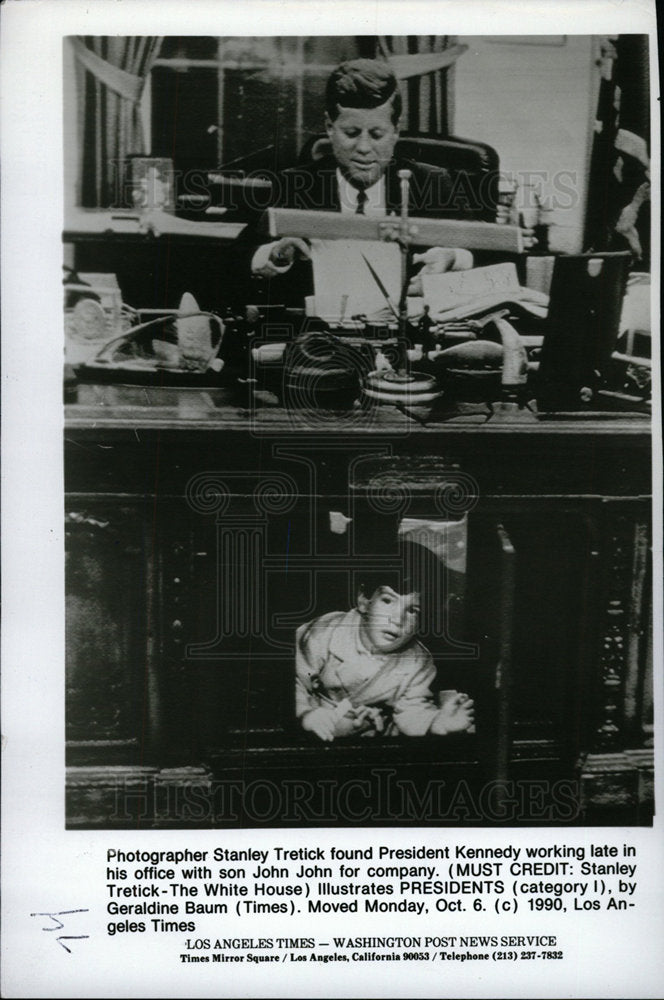 1990 Press Photo John Kennedy President Junior Desk - Historic Images