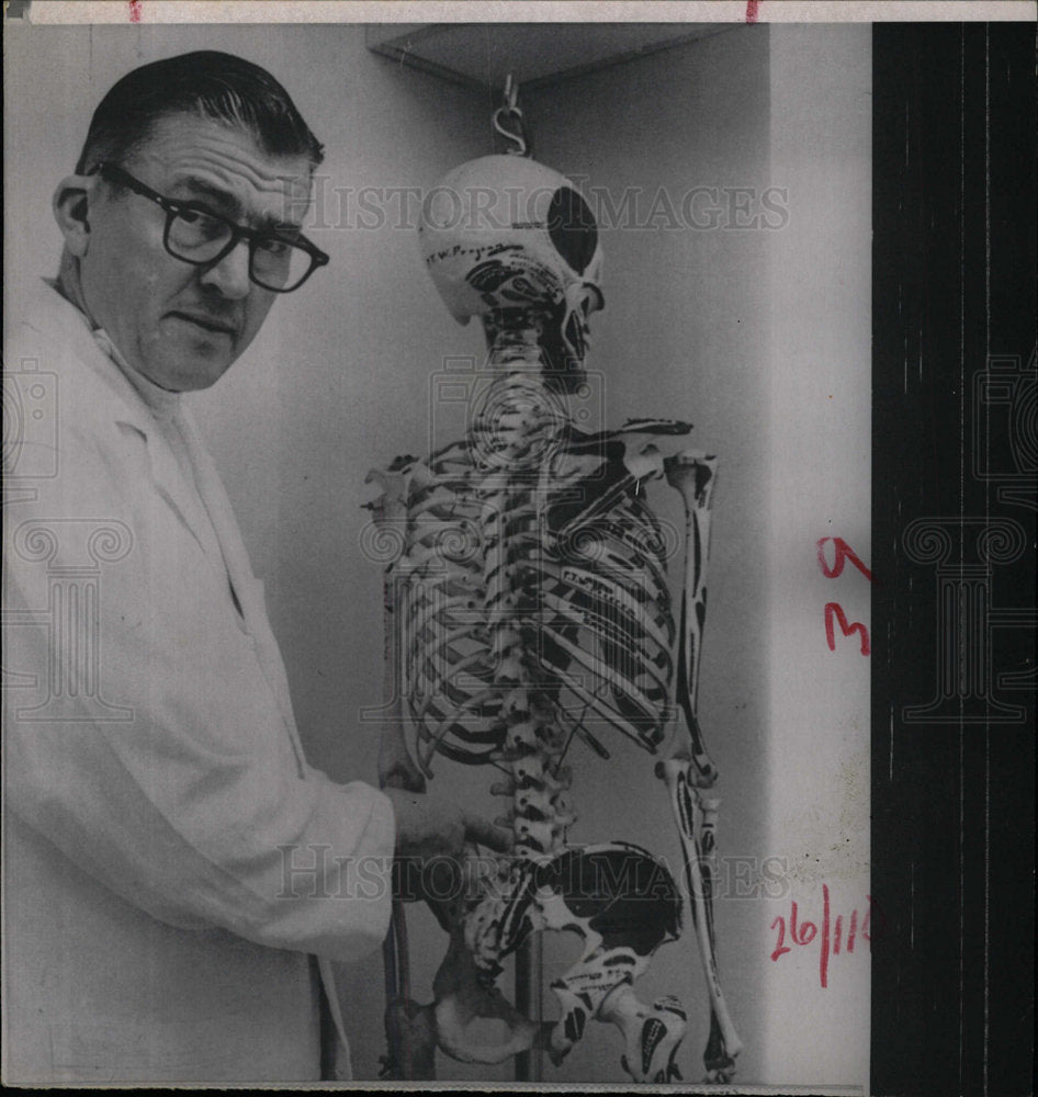 Press Photo Hanging Skeleton Man Gestures Hip Region - Historic Images