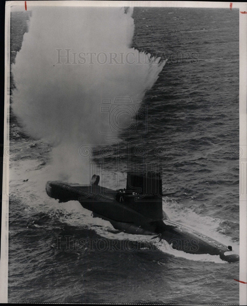 1960 Press Photo Geyser Bow USS George Washington Sub - Historic Images